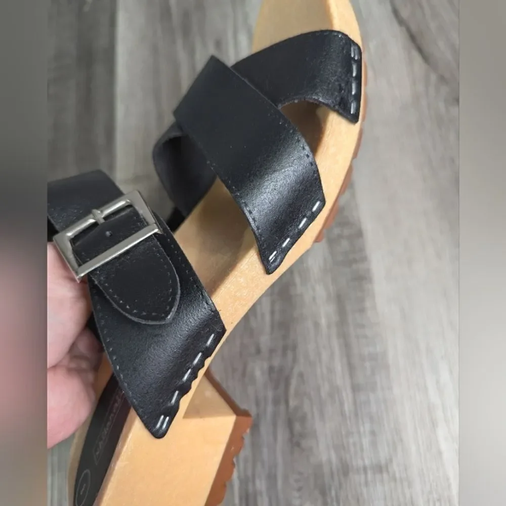 Xhilaration Y2K black leather faux wood chunky platform buckle sandal womens 8